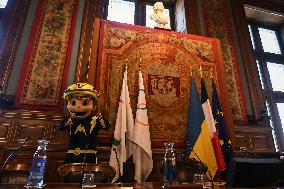 Tour de France dictation at the City Hall in Paris - FA