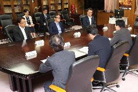 Meeting between METI Minister Muto and Eiji Hashimoto, Chairman and CEO of Nippon Steel Corporation