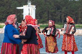 President of Estonia visited Kihnu island