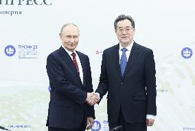 Chinese Officials Visit Russia - St. Petersburg