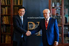Chinese Officials Visit Russia - St. Petersburg