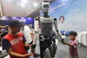 International Humanoid Robot Technology Exhibition Held in Hangz