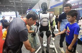 International Humanoid Robot Technology Exhibition Held in Hangz
