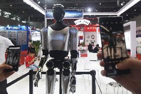 International Humanoid Robot Technology Exhibition Held in Hangz