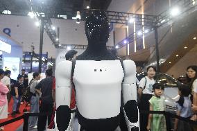 Tesla's Humanoid Robot Optimus