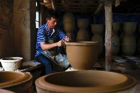 Guidong Pottery Making - China