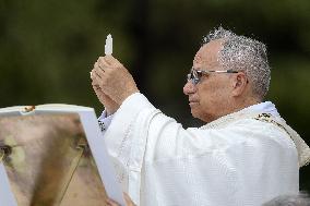 Pope Francis Celebrates The Corpus Christi Mass - Rome