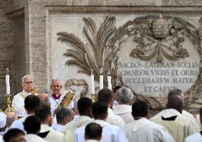 Pope Francis Celebrates The Corpus Christi Mass - Rome
