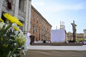 Pope Francis Celebrates The Corpus Christi Mass - Rome