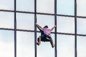 Titouan Leduc Climbed the Presidential Hotel Without Protection - Warsaw