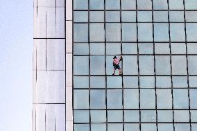 Titouan Leduc Climbed the Presidential Hotel Without Protection - Warsaw
