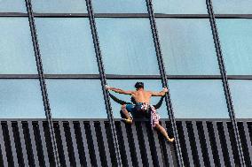 Titouan Leduc Climbed the Presidential Hotel Without Protection - Warsaw