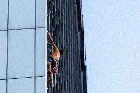 Titouan Leduc Climbed the Presidential Hotel Without Protection - Warsaw