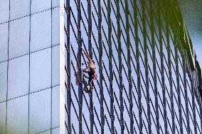 Titouan Leduc Climbed the Presidential Hotel Without Protection - Warsaw