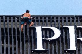 Titouan Leduc Climbed the Presidential Hotel Without Protection - Warsaw