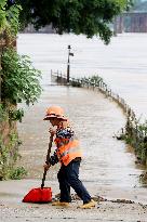 Silt Cleaning in Rong'an