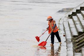 Silt Cleaning in Rong'an