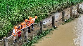 Silt Cleaning in Rong'an