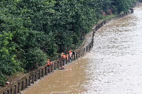 Silt Cleaning in Rong'an