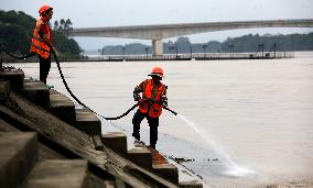Silt Cleaning in Rong'an