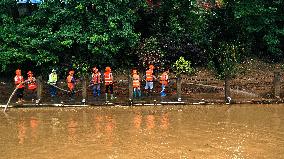 Silt Cleaning in Rong'an