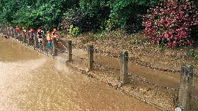 Silt Cleaning in Rong'an