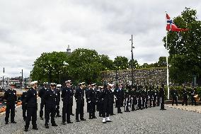 Emmanuel Macron at wreath-laying ceremony in Oslo FA