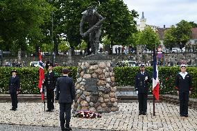Emmanuel Macron at wreath-laying ceremony in Oslo FA