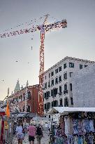 Extinction Rebellion’s Robin Hoods Target Jeff Bezos Wedding - Venice