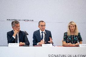 Signing of the agreement between the French government and the Professional Football League (LFP) - Paris AJ