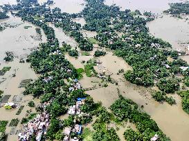 Two Lakh People Affected by Ghatal Floods - India