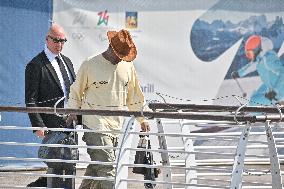 Corey Gamble At Venice Airport - Italy