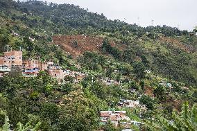 Landslide Kills at least 10 in Bello, Colombia
