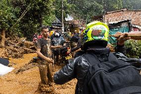 Landslide Kills at least 10 in Bello, Colombia