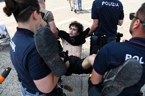 Extinction Rebellion Action Against Jeff Bezos’ Wedding - Venice