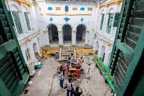 Artisans Build Traditional Rath - Kolkata