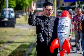 Kim Jong-un Lookalike at The NATO Summit - The Hague