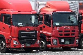 Japan Post truck Image