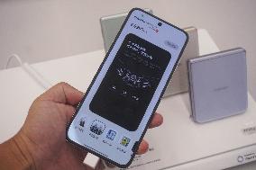 Xiaomi MIX Flip 2 Foldable Phone