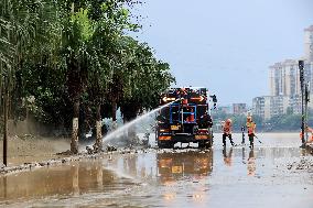 Clearing Silt After Flood in Rong'an