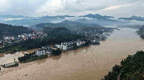 Six Dead, Thousands Displaced as Floods Hit Southwestern China