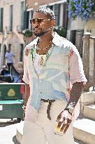 Usher Walking The Streets Of Venice