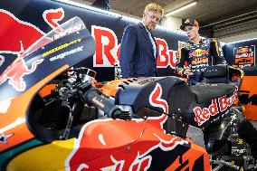 King Visits Training Day of 100-Year-Old TT - Netherlands