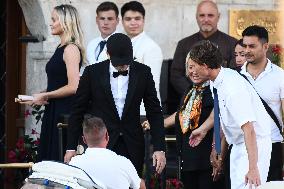Leonardo DiCaprio Leaving Hotel On Bezos-Sanchez Wedding Day - Venice