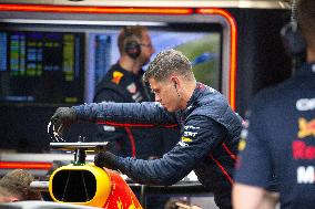 MOTORI - Formula 1 - MSC Cruises Austrian Grand Prix 2025 FP1& FP2 Pit Line