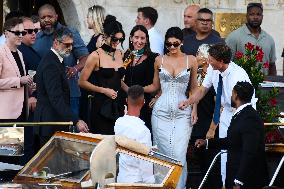 Kylie And Kendall Jenner Leaving Hotel On Bezos-Sanchez Wedding Day - Venice