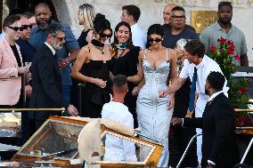 Kylie And Kendall Jenner Leaving Hotel On Bezos-Sanchez Wedding Day - Venice