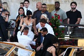 Kylie And Kendall Jenner Leaving Hotel On Bezos-Sanchez Wedding Day - Venice