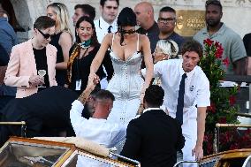 Kylie And Kendall Jenner Leaving Hotel On Bezos-Sanchez Wedding Day - Venice