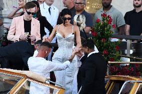 Kylie And Kendall Jenner Leaving Hotel On Bezos-Sanchez Wedding Day - Venice